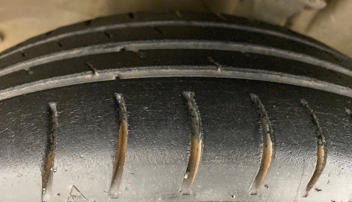 2012 Maruti Alto LXI, Petrol, Manual, 1,00,100 km, Left Front Tyre Tread