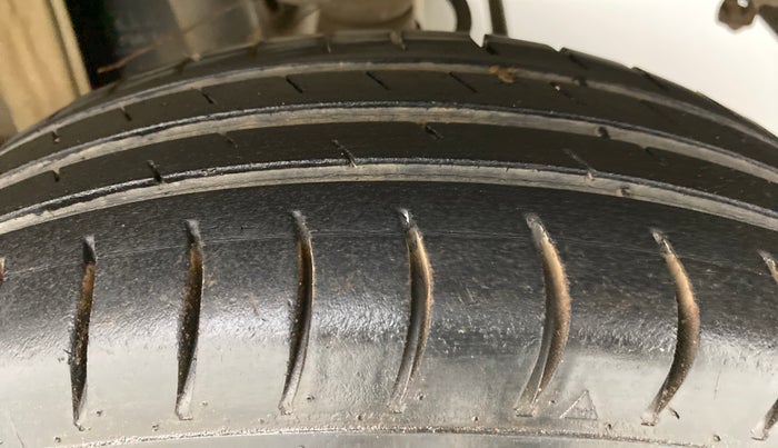 2012 Maruti Alto LXI, Petrol, Manual, 1,00,100 km, Left Rear Tyre Tread