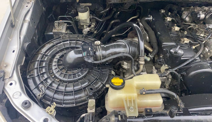 2015 Toyota Innova 2.5 VX 8 STR, Diesel, Manual, 1,02,630 km, Engine View - Right