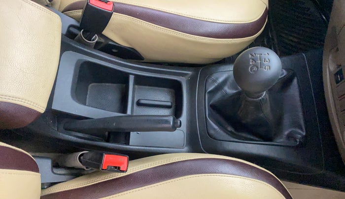 2015 Toyota Innova 2.5 VX 8 STR, Diesel, Manual, 1,02,630 km, Gear Lever