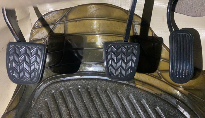 2015 Toyota Innova 2.5 VX 8 STR, Diesel, Manual, 1,02,630 km, Pedals