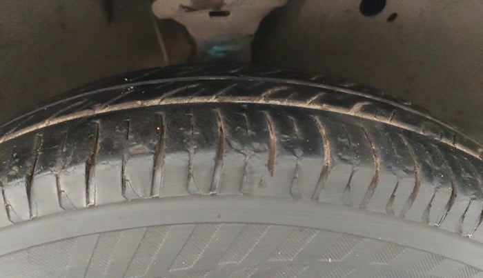 2014 Maruti Wagon R 1.0 LXI CNG, CNG, Manual, 87,142 km, Right Front Tyre Tread