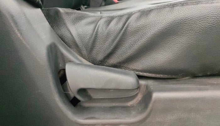 2014 Maruti Wagon R 1.0 LXI CNG, CNG, Manual, 87,142 km, Driver Side Adjustment Panel