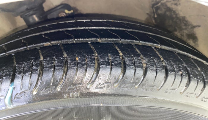 2014 Maruti Celerio VXI AMT, Petrol, Automatic, 33,767 km, Left Front Tyre Tread