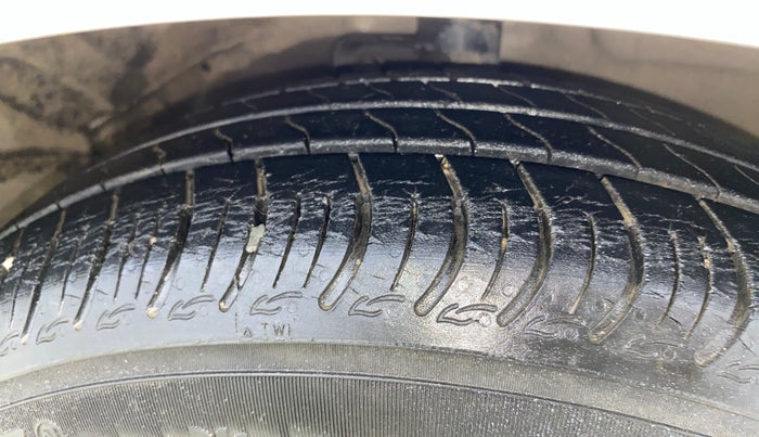 2014 Maruti Celerio VXI AMT, Petrol, Automatic, 33,767 km, Right Front Tyre Tread