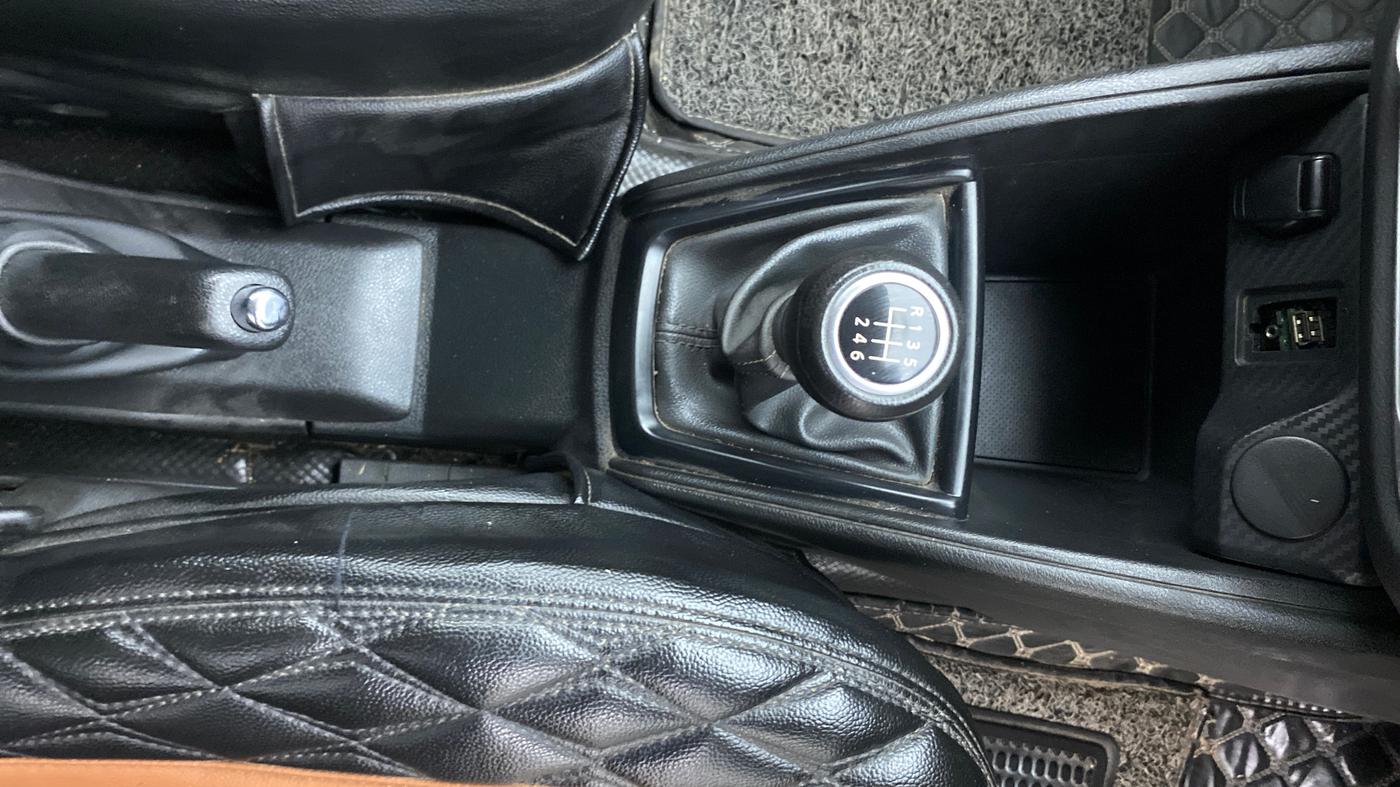 2019 Nissan Kicks XE DIESEL, Diesel, Manual, 1,18,342 km, Gear Lever