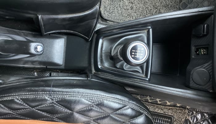 2019 Nissan Kicks XE DIESEL, Diesel, Manual, 1,18,342 km, Gear Lever