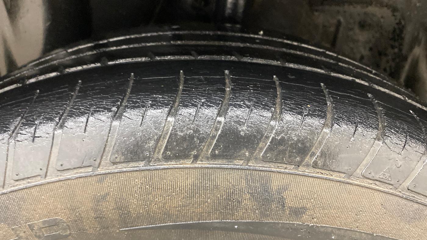 2019 Nissan Kicks XE DIESEL, Diesel, Manual, 1,18,342 km, Left Rear Tyre Tread