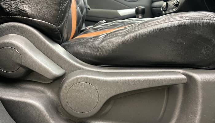 2019 Nissan Kicks XE DIESEL, Diesel, Manual, 1,18,342 km, Driver Side Adjustment Panel