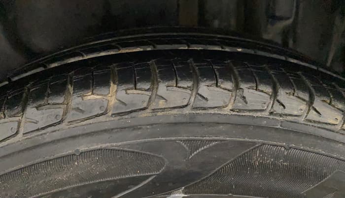 2016 Maruti Swift Dzire ZDI, Diesel, Manual, 54,915 km, Left Rear Tyre Tread