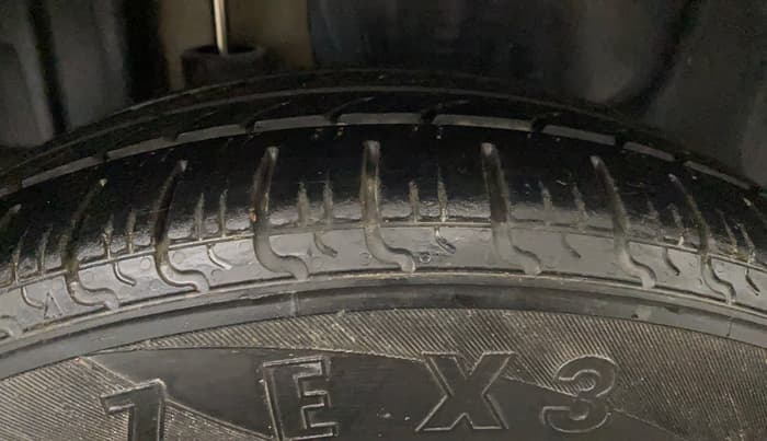 2016 Maruti Swift Dzire ZDI, Diesel, Manual, 54,915 km, Right Rear Tyre Tread
