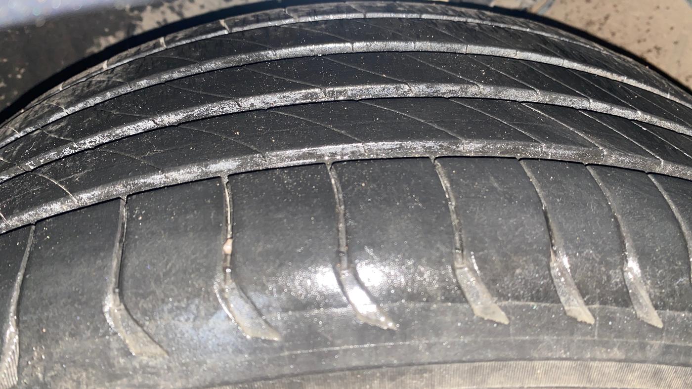 2021 Volkswagen Polo TRENDLINE 1.0L, Petrol, Manual, 26,271 km, Left Front Tyre Tread
