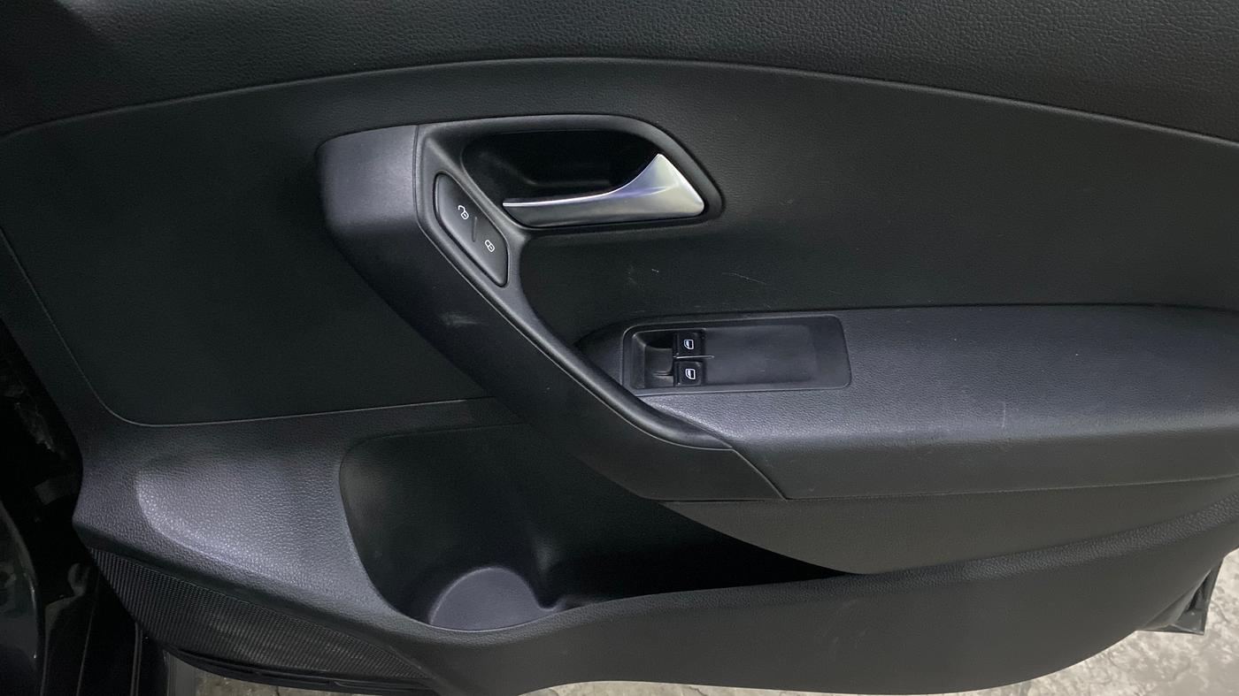 2021 Volkswagen Polo TRENDLINE 1.0L, Petrol, Manual, 26,271 km, Driver Side Door Panels Control
