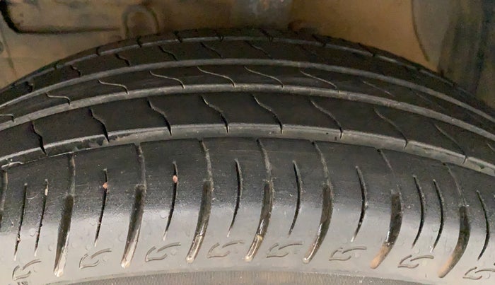 2016 Maruti Vitara Brezza VDI, Diesel, Manual, 86,670 km, Left Front Tyre Tread