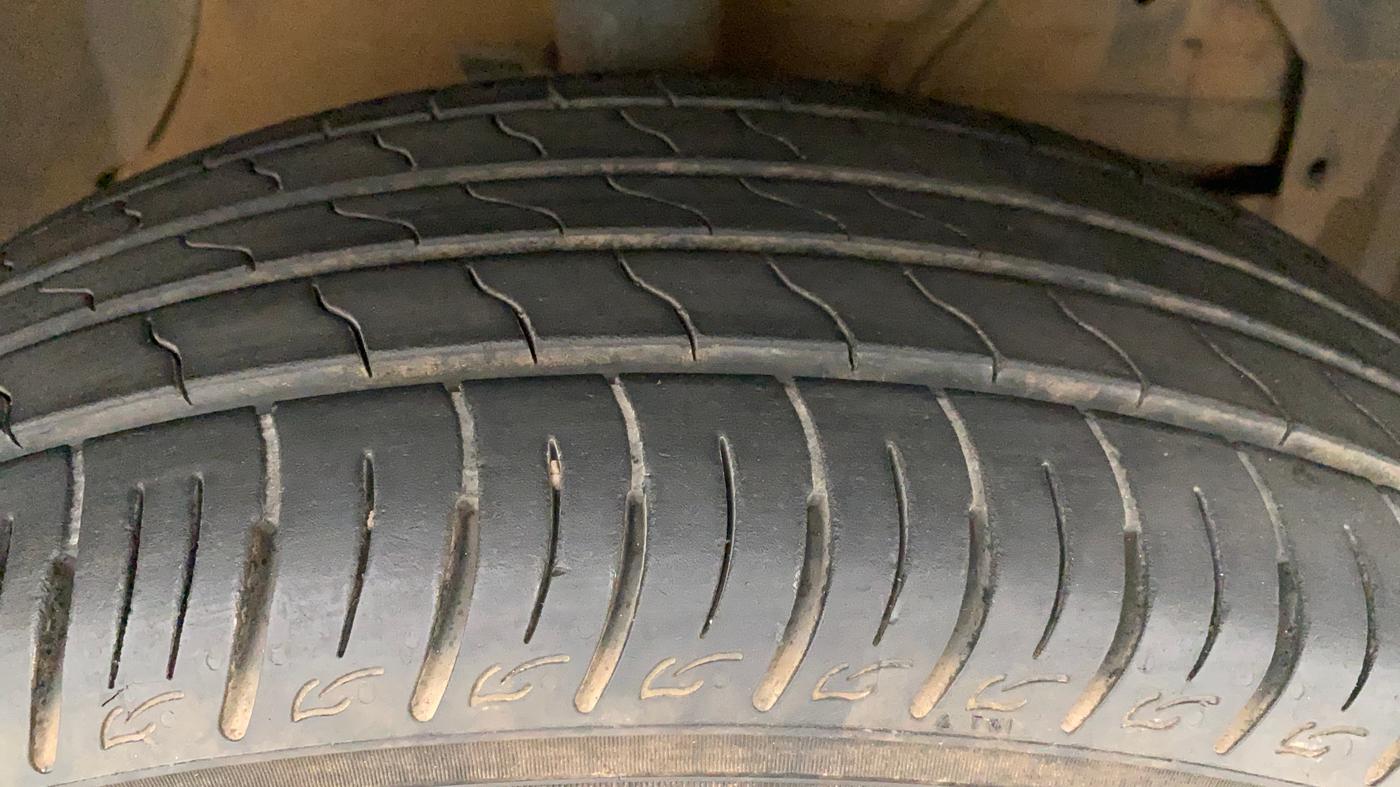 2016 Maruti Vitara Brezza VDI, Diesel, Manual, 86,670 km, Right Front Tyre Tread