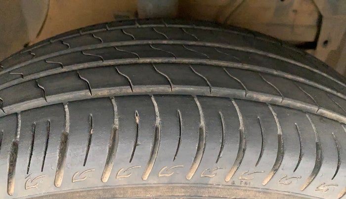 2016 Maruti Vitara Brezza VDI, Diesel, Manual, 86,670 km, Right Front Tyre Tread