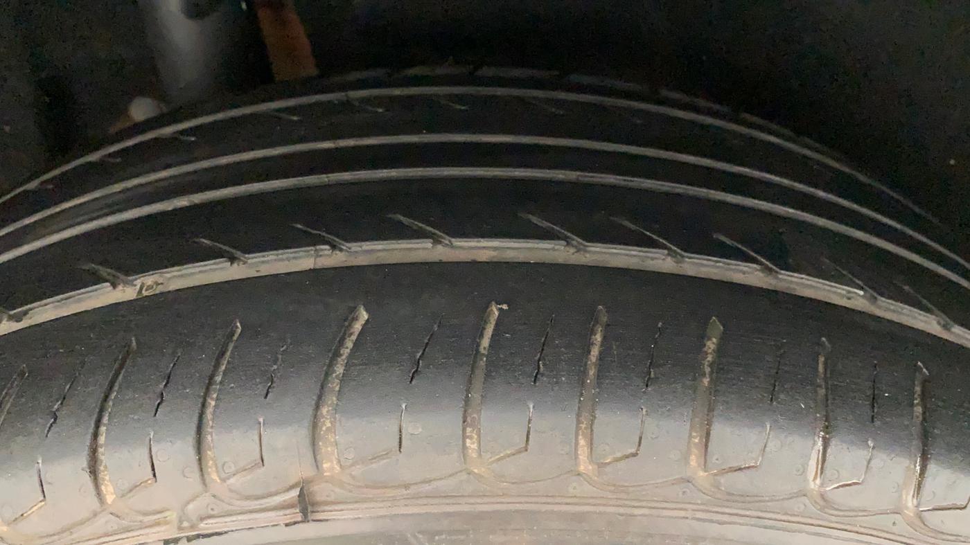 2016 Maruti Vitara Brezza VDI, Diesel, Manual, 86,670 km, Right Rear Tyre Tread