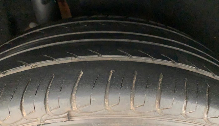 2016 Maruti Vitara Brezza VDI, Diesel, Manual, 86,670 km, Right Rear Tyre Tread