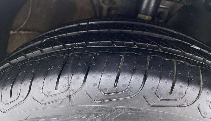 2016 Volkswagen Polo HIGHLINE1.2L PETROL, Petrol, Manual, 75,725 km, Right Front Tyre Tread