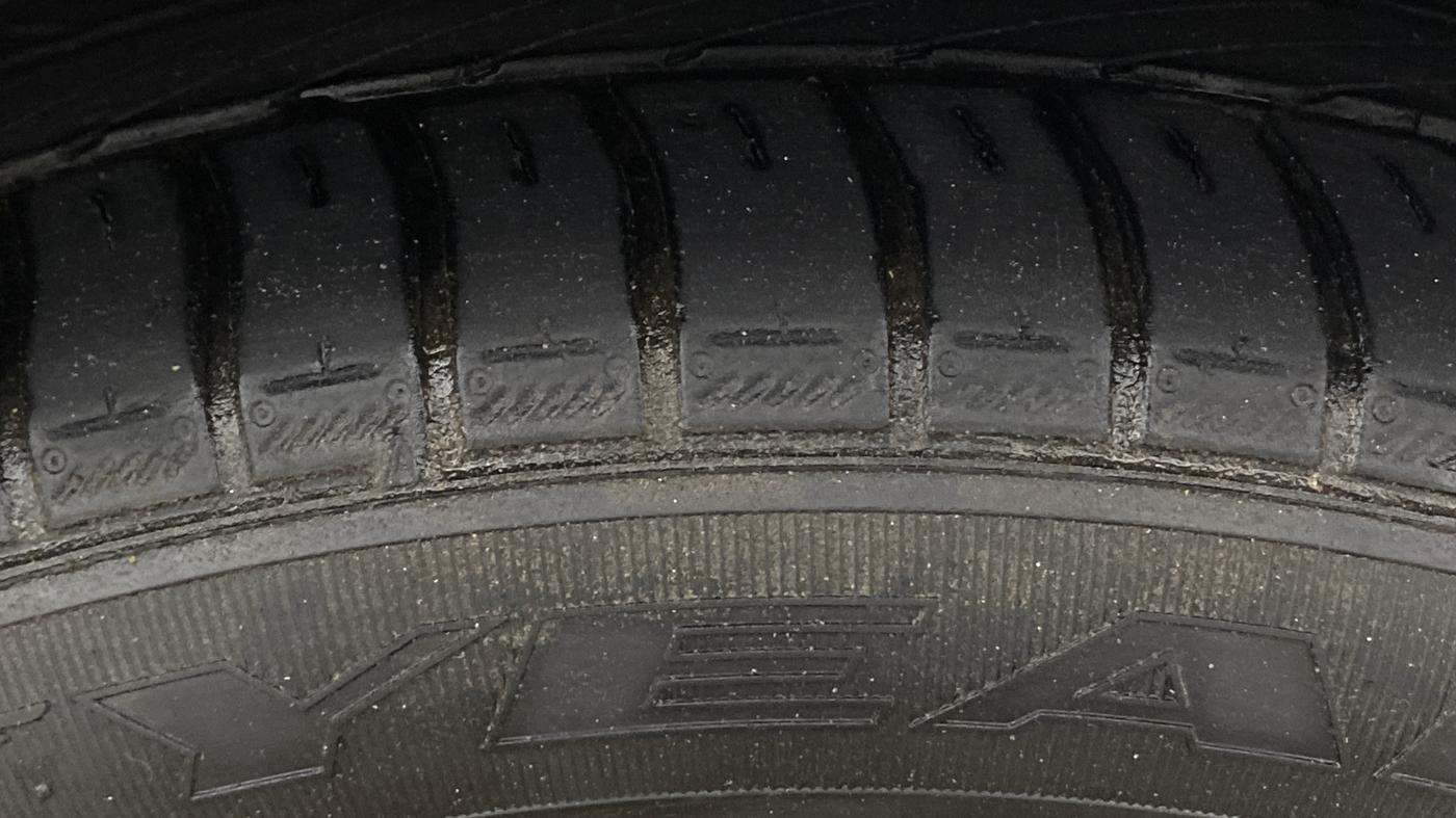 2016 Volkswagen Ameo HIGHLINE1.2L, Petrol, Manual, 75,134 km, Right Front Tyre Tread