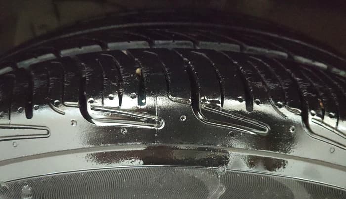 2017 Maruti Ciaz ZETA 1.4  AT PETROL, Petrol, Automatic, 67,997 km, Left Front Tyre Tread