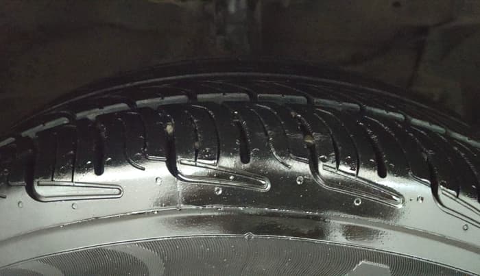 2017 Maruti Ciaz ZETA 1.4  AT PETROL, Petrol, Automatic, 67,997 km, Right Front Tyre Tread