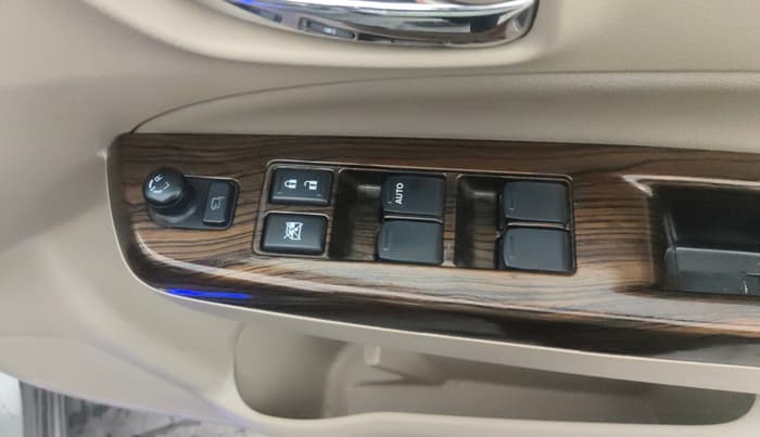 2017 Maruti Ciaz ZETA 1.4  AT PETROL, Petrol, Automatic, 67,997 km, Driver Side Door Panels Control