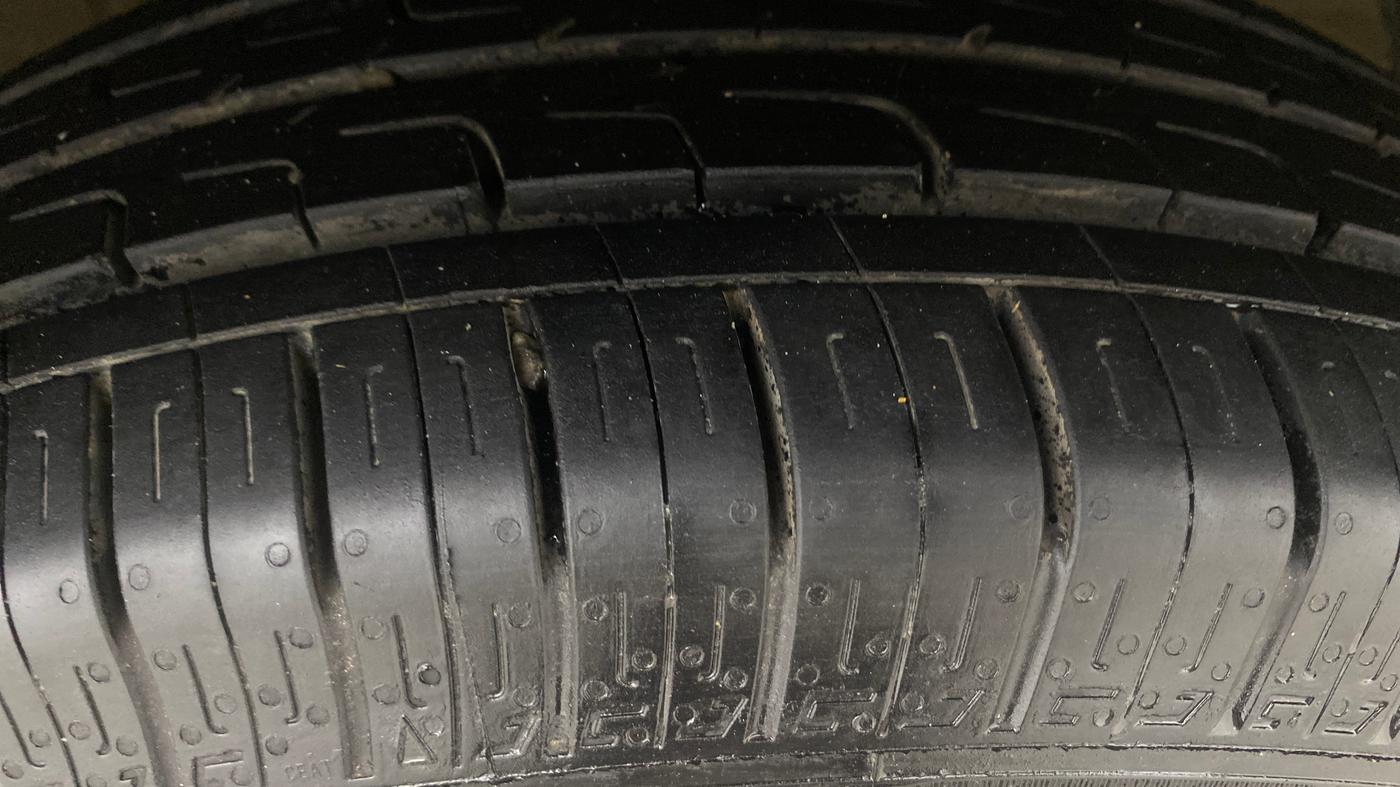 2017 Maruti Baleno DELTA PETROL 1.2, Petrol, Manual, 31,675 km, Right Front Tyre Tread