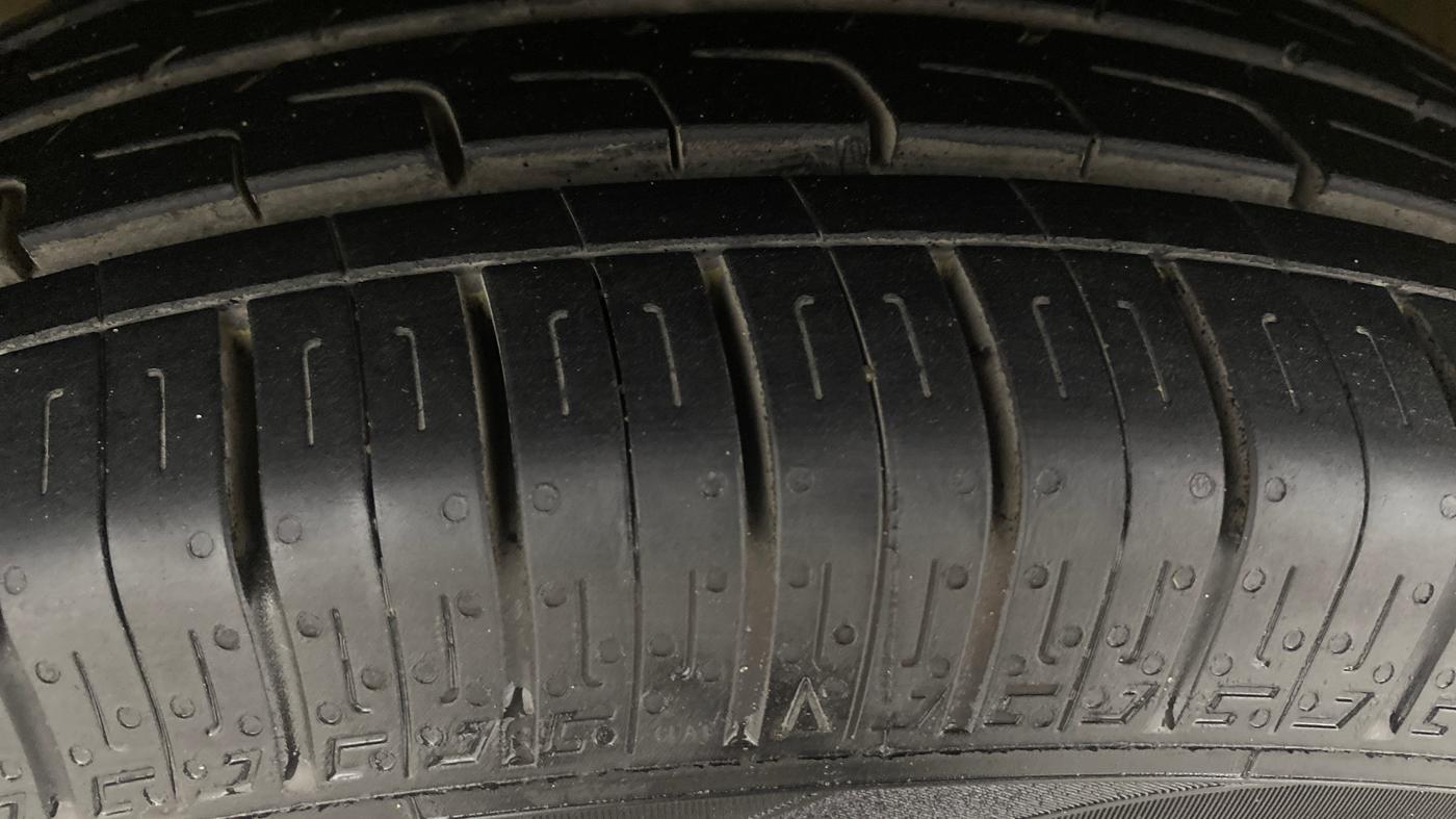 2017 Maruti Baleno DELTA PETROL 1.2, Petrol, Manual, 31,675 km, Left Front Tyre Tread