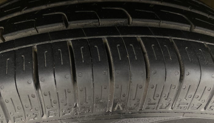 2017 Maruti Baleno DELTA PETROL 1.2, Petrol, Manual, 31,675 km, Left Front Tyre Tread