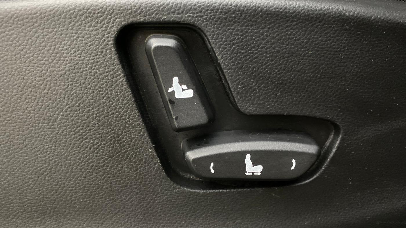 2019 MG HECTOR SHARP HYBRID 1.5 PETROL, Petrol, Manual, 20,358 km, Driver Side Adjustment Panel