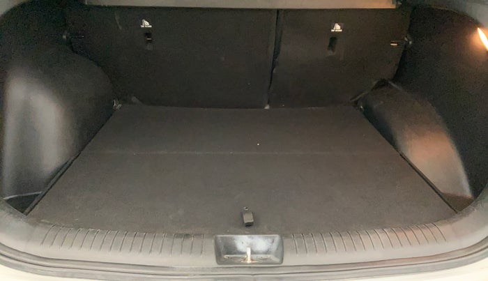 2015 Hyundai Creta SX PLUS AT 1.6 DIESEL, Diesel, Automatic, 86,031 km, Boot Inside