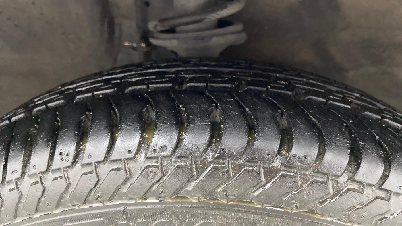 2014 Maruti Alto K10 VXI, Petrol, Manual, 70,435 km, Right Front Tyre Tread