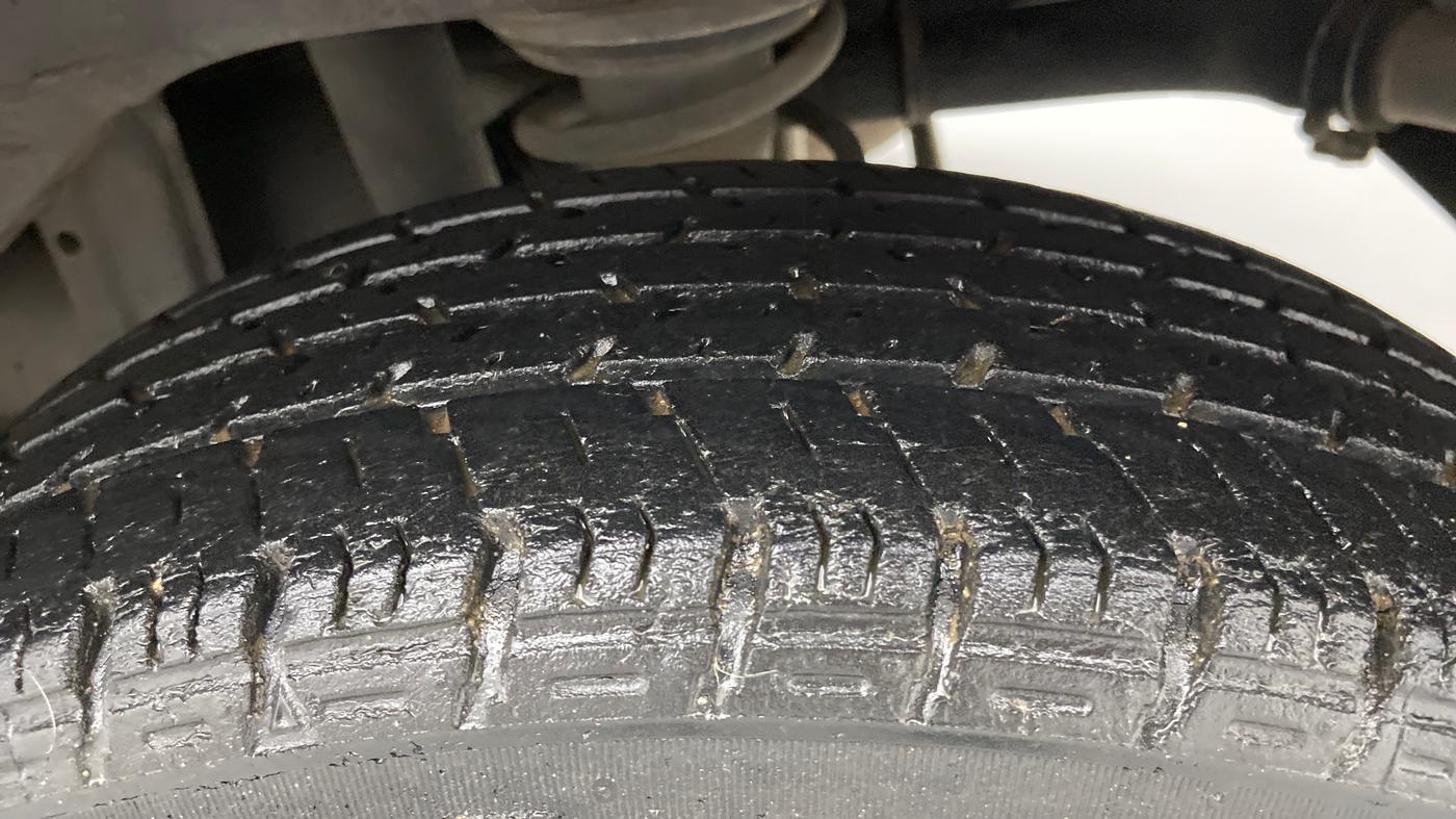 2014 Maruti Alto K10 VXI, Petrol, Manual, 70,435 km, Left Rear Tyre Tread