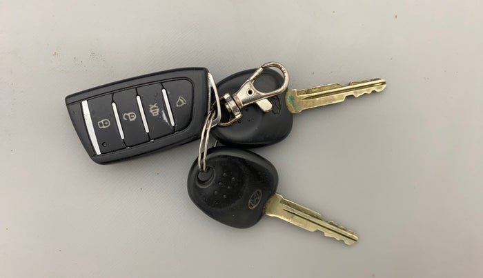 2018 Hyundai Eon ERA +, Petrol, Manual, 68,671 km, Key Close Up