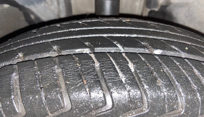 2019 Renault Kwid RXT 1.0 AMT (O), Petrol, Automatic, 45,612 km, Right Front Tyre Tread