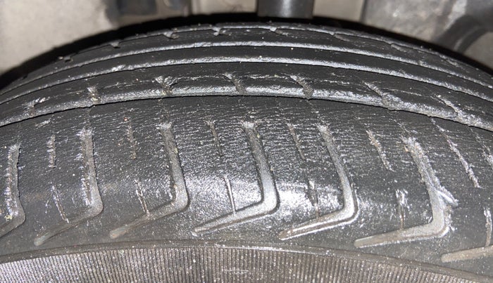 2019 Renault Kwid RXT 1.0 AMT (O), Petrol, Automatic, 45,612 km, Left Front Tyre Tread