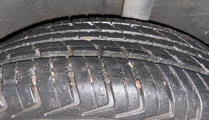 2019 Renault Kwid RXT 1.0 AMT (O), Petrol, Automatic, 45,612 km, Left Rear Tyre Tread