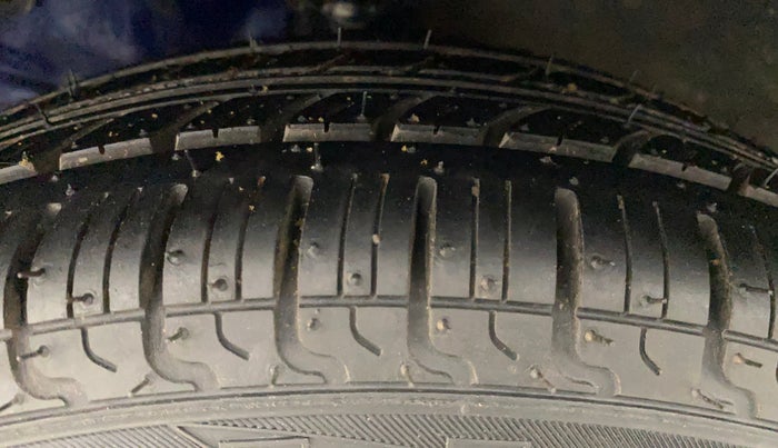 2014 Hyundai Eon MAGNA +, Petrol, Manual, 97,619 km, Left Front Tyre Tread