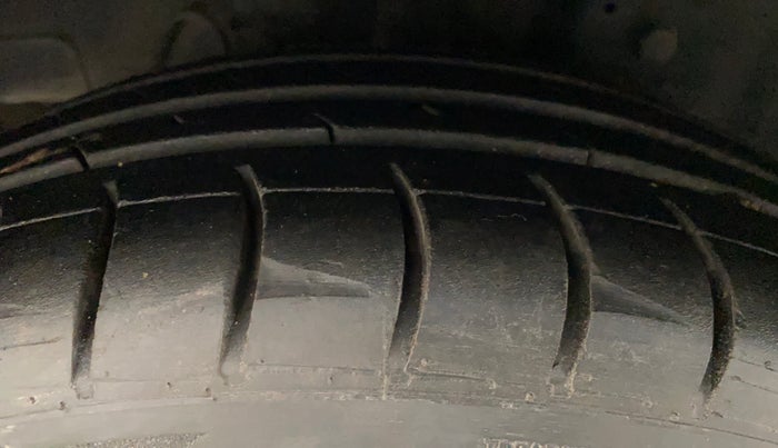 2014 Hyundai Eon MAGNA +, Petrol, Manual, 97,619 km, Right Rear Tyre Tread