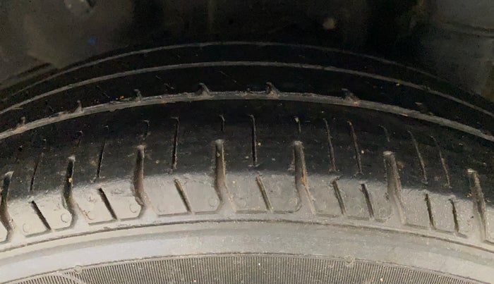 2014 Hyundai Eon MAGNA +, Petrol, Manual, 97,619 km, Left Rear Tyre Tread