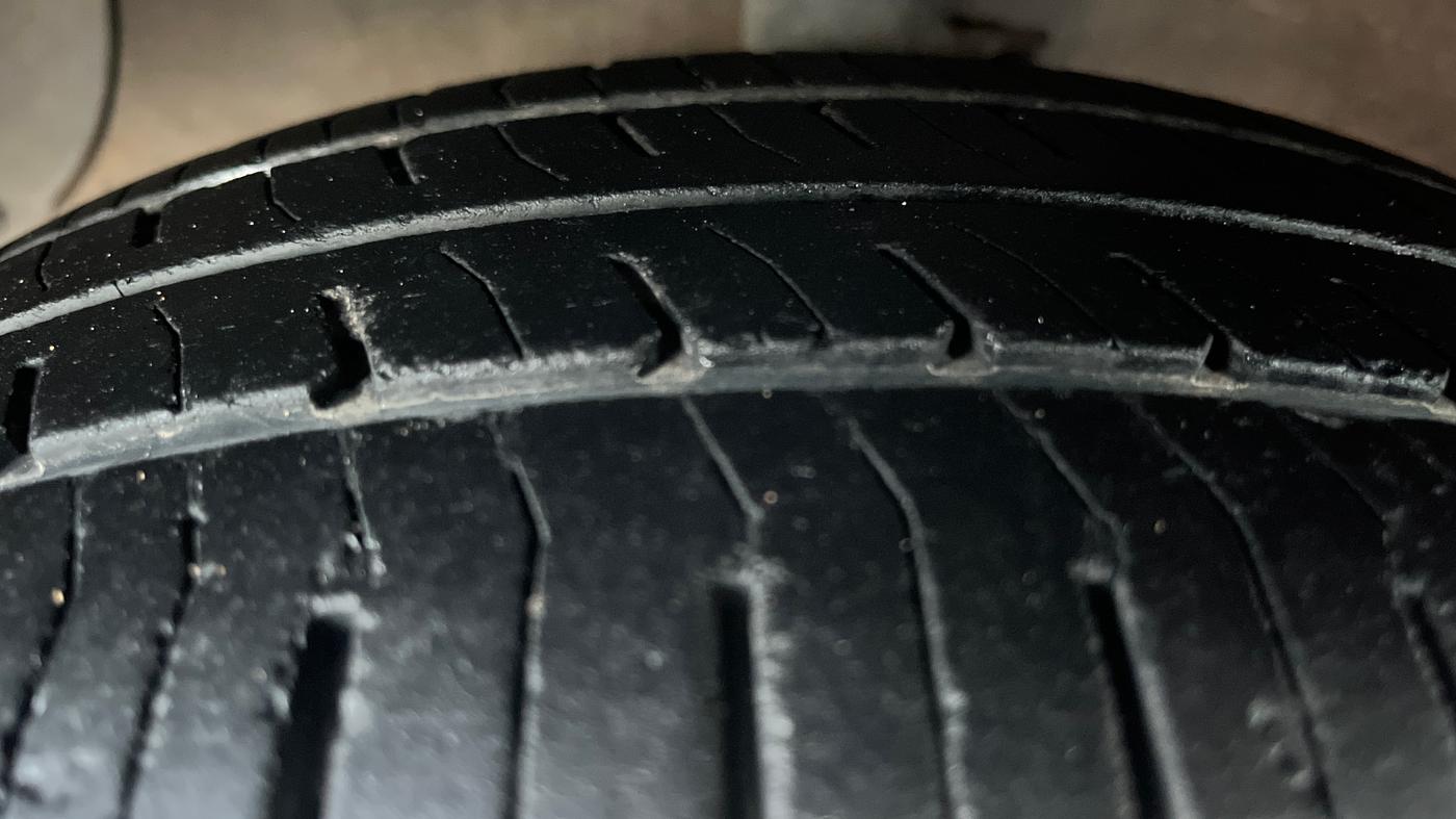2017 Hyundai Grand i10 MAGNA AT 1.2 KAPPA VTVT, Petrol, Automatic, 42,730 km, Left Front Tyre Tread