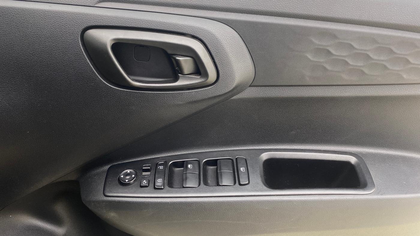 2022 Hyundai GRAND I10 NIOS MAGNA CORPORATE EDITION AMT 1.2 KAPPA VTVT, Petrol, Automatic, 18,810 km, Driver Side Door Panels Control