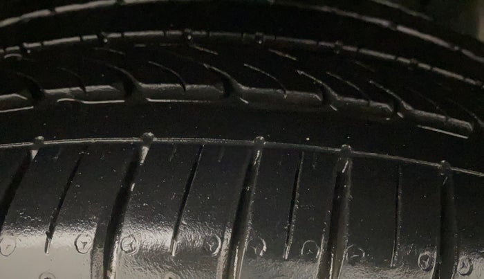 2015 Hyundai Elite i20 ASTA 1.2, Petrol, Manual, 34,598 km, Right Front Tyre Tread