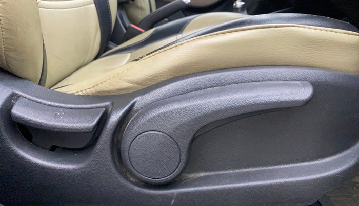 2015 Hyundai Elite i20 ASTA 1.2, Petrol, Manual, 34,598 km, Driver Side Adjustment Panel