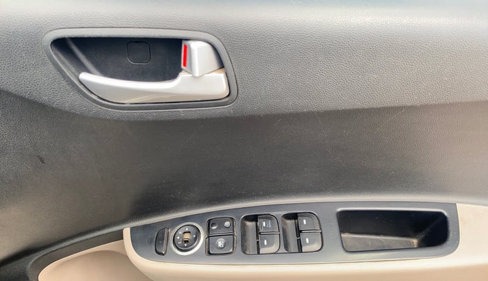 2016 Hyundai Grand i10 SPORTZ 1.2 KAPPA VTVT, Petrol, Manual, 93,454 km, Driver Side Door Panels Control