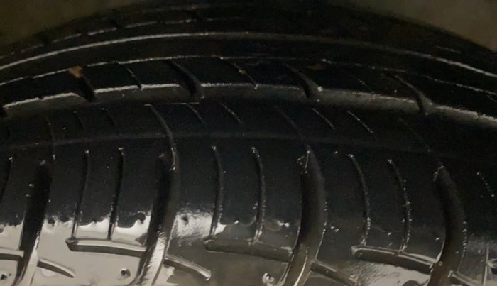 2016 Hyundai Grand i10 SPORTZ 1.2 KAPPA VTVT, Petrol, Manual, 93,454 km, Right Front Tyre Tread