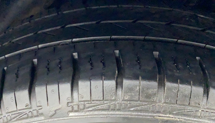 2014 Honda Brio S MT, Petrol, Manual, 54,104 km, Left Rear Tyre Tread
