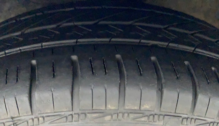 2014 Honda Brio S MT, Petrol, Manual, 54,104 km, Left Front Tyre Tread