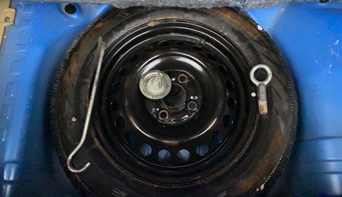 2014 Honda Brio S MT, Petrol, Manual, 54,104 km, Dicky (Boot door) - Tool missing